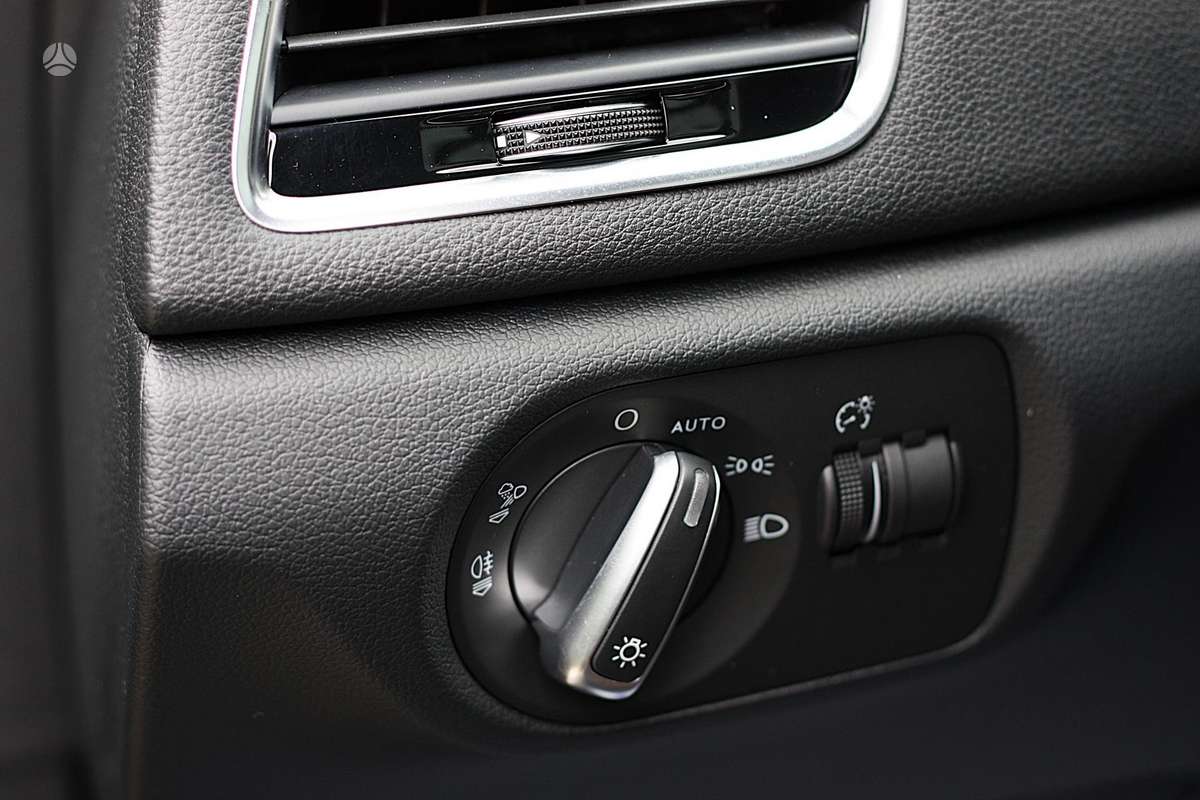 Audi Q3, 2.0 l., off-road / crossover