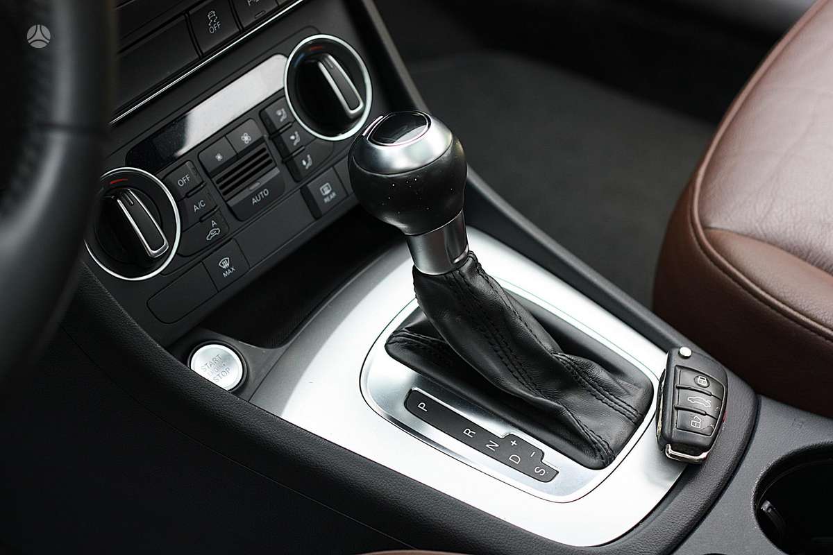 Audi Q3, 2.0 l., Внедорожник / Кроссовер