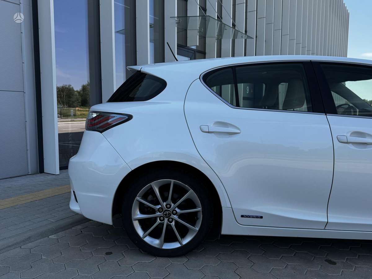 Lexus CT 200h, 1.8 l., hatchback