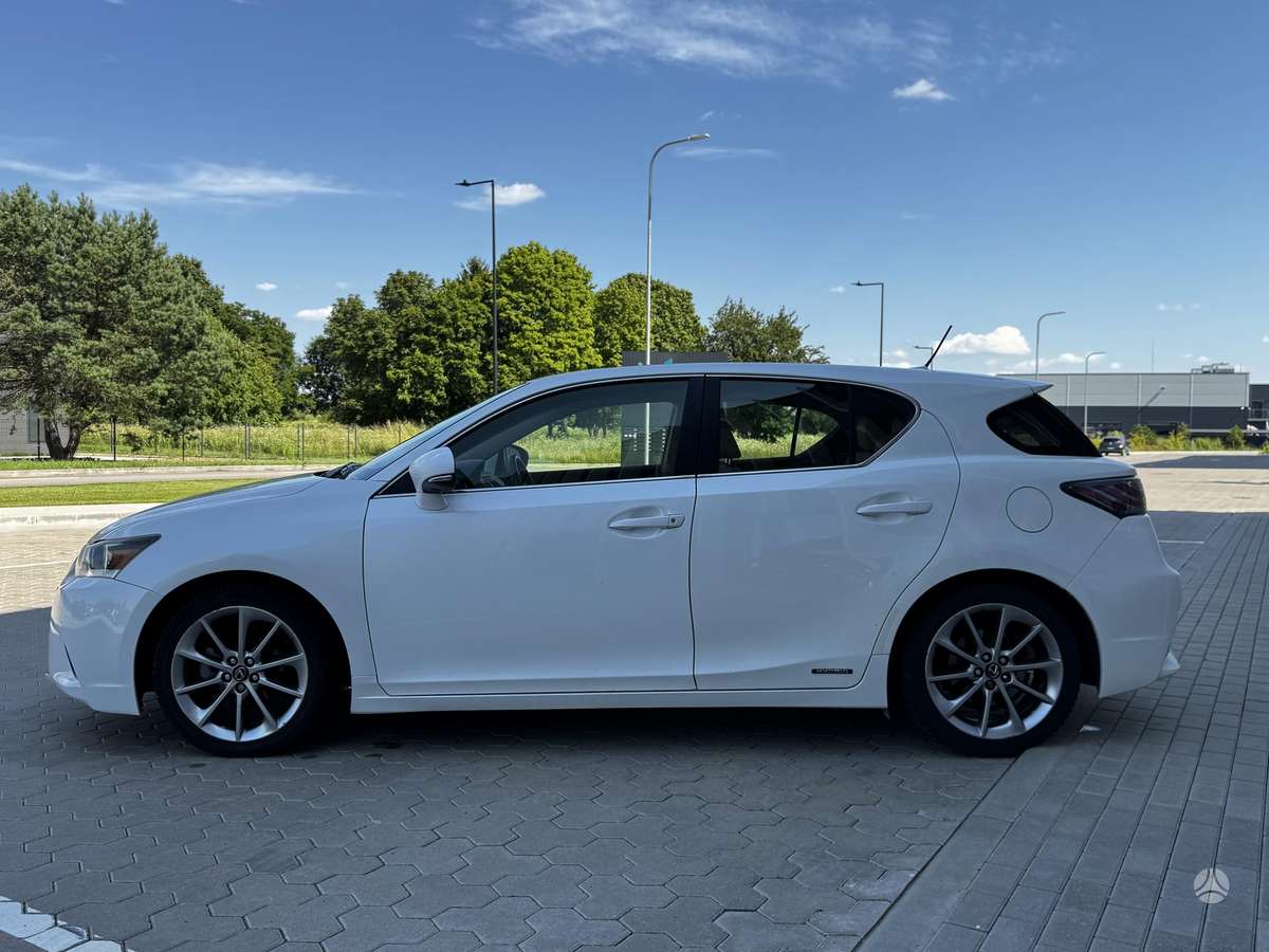Lexus CT 200h, 1.8 l., hatchback