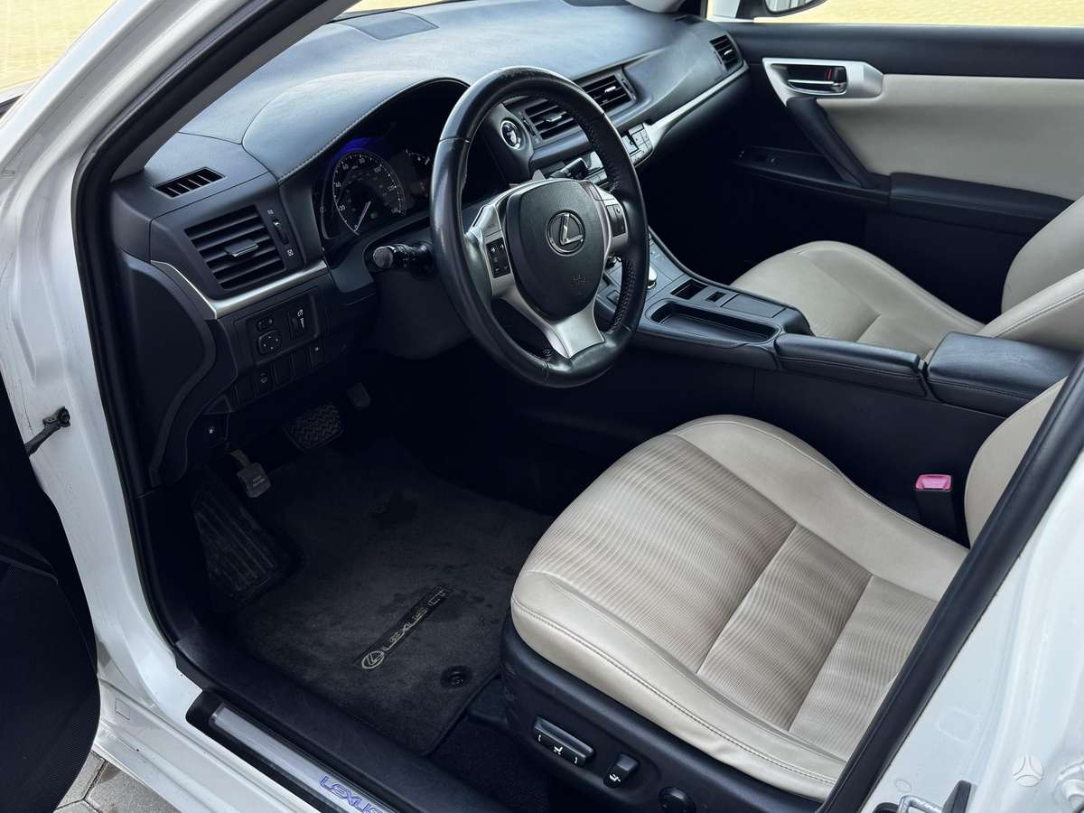 Lexus CT 200h, 1.8 l., hatchback