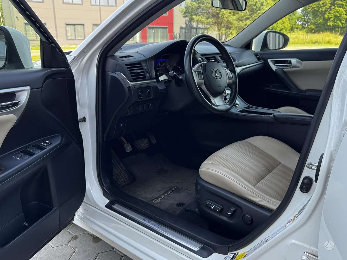 Lexus CT 200h, 1.8 l., hatchback