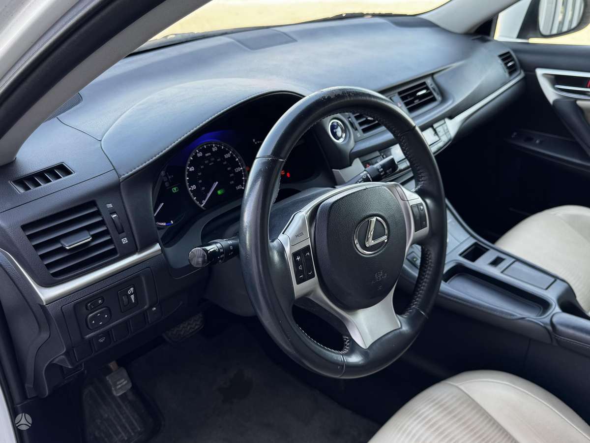 Lexus CT 200h, 1.8 l., hatchback