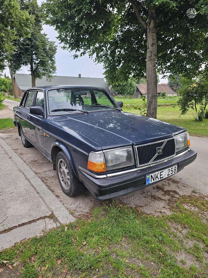 Volvo 240, 2.4 l., Седан