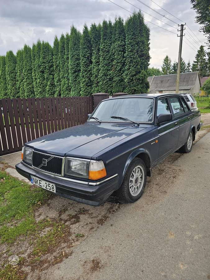 Volvo 240, 2.4 l., Седан