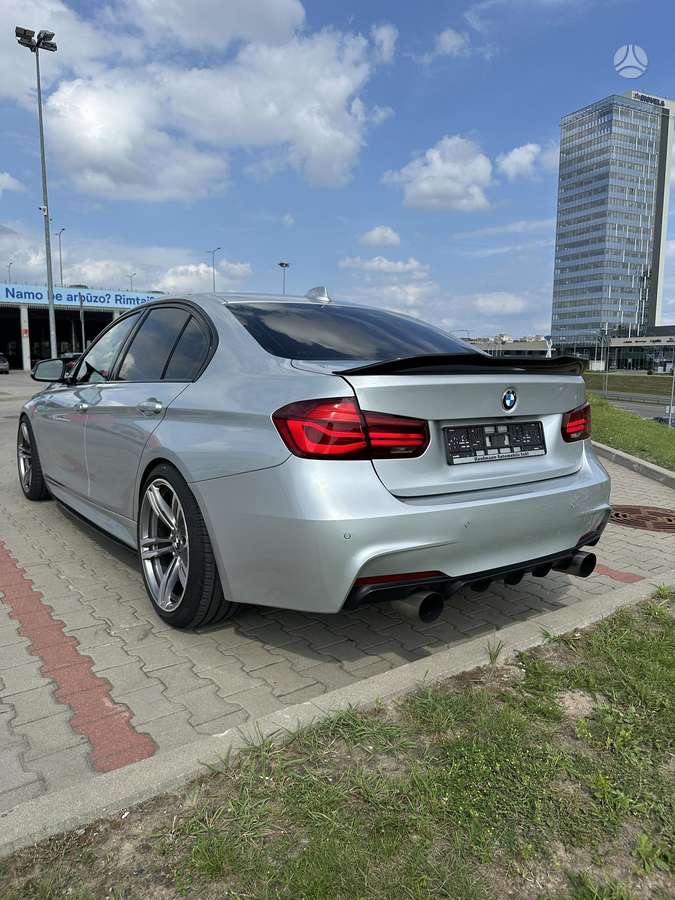 BMW 340, sedanas