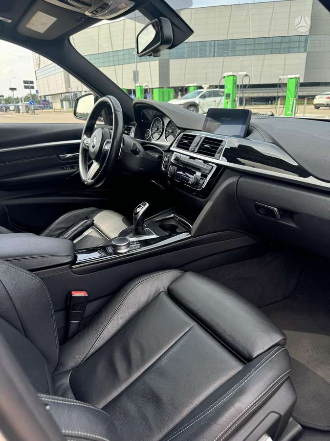 BMW 340, saloon / sedan