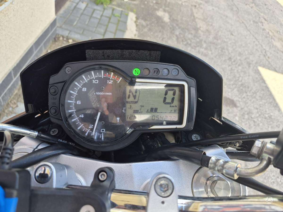 Suzuki GSR 750cc, street / classic