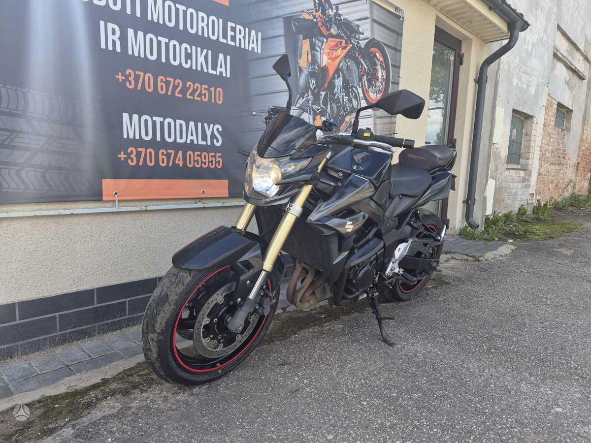 Suzuki GSR 750cc, street / classic