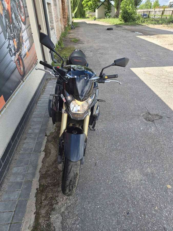 Suzuki GSR 750cc, street / classic