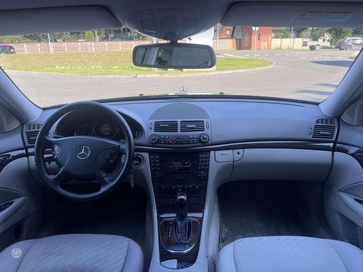 Mercedes-Benz E200, 2.2 l., Седан