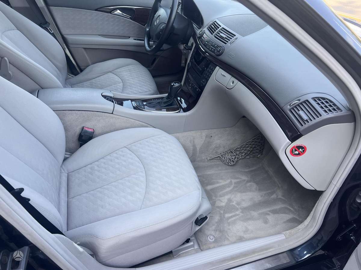 Mercedes-Benz E200, 2.2 l., Седан