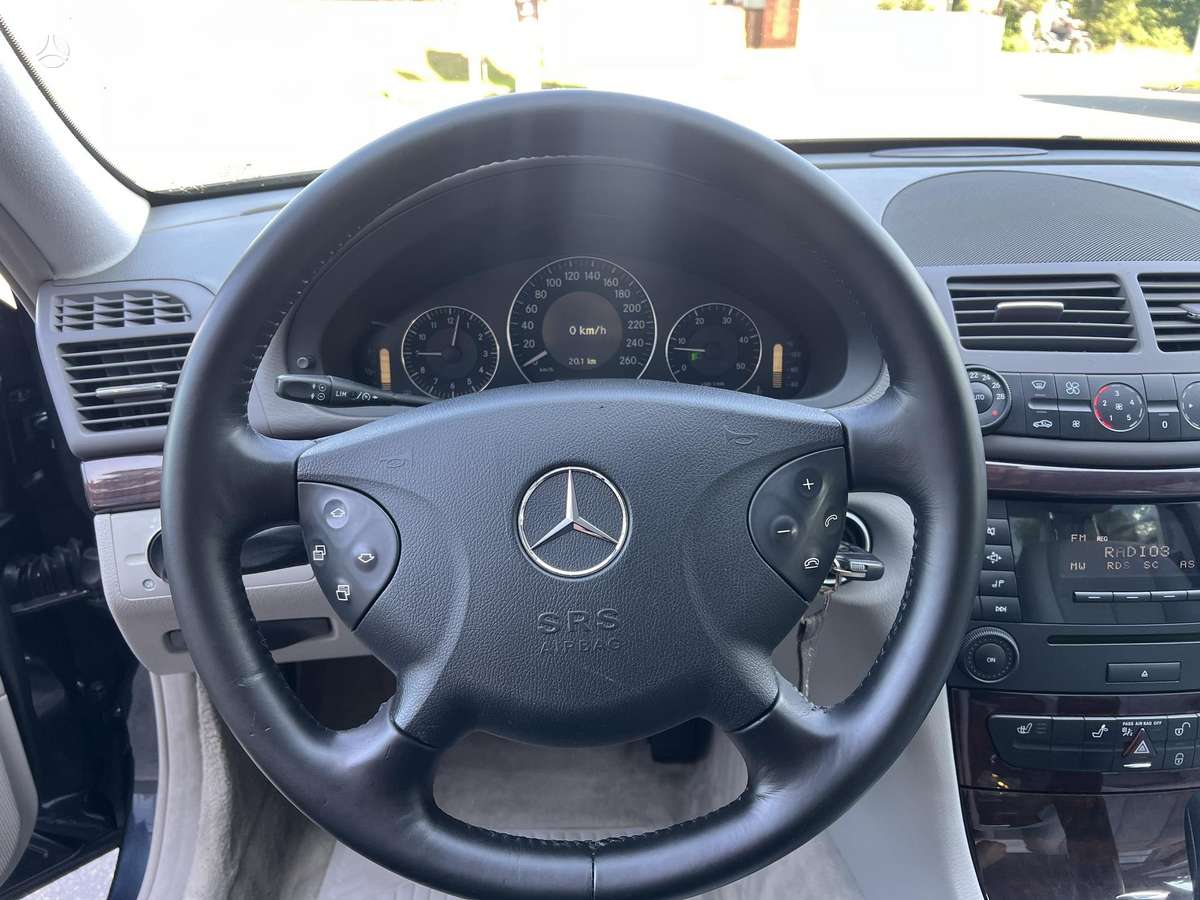 Mercedes-Benz E200, 2.2 l., Седан