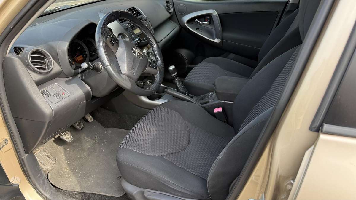 Toyota RAV4 - 7