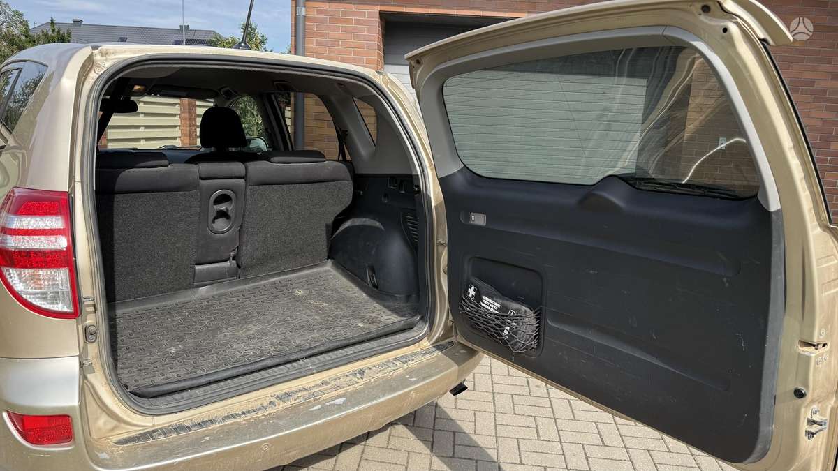 Toyota RAV4 - 8