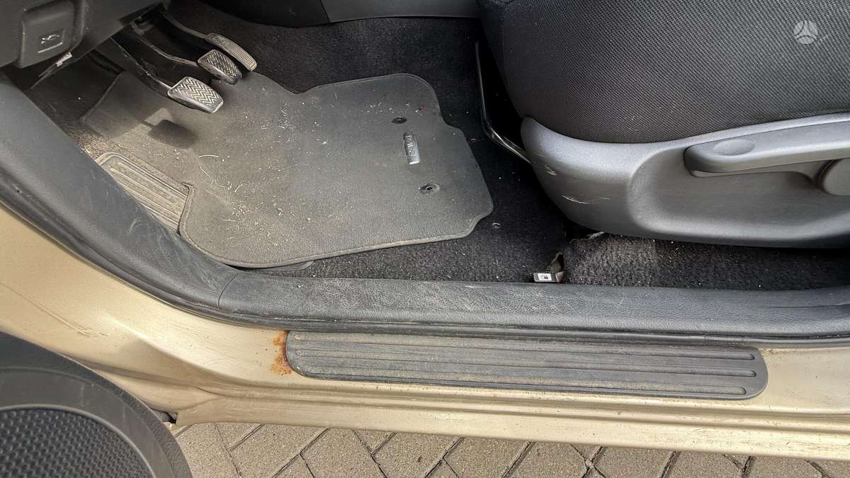 Toyota RAV4 - 11