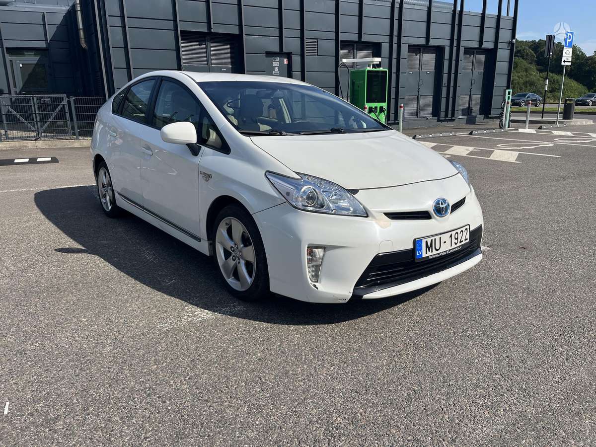 Toyota Prius - 4