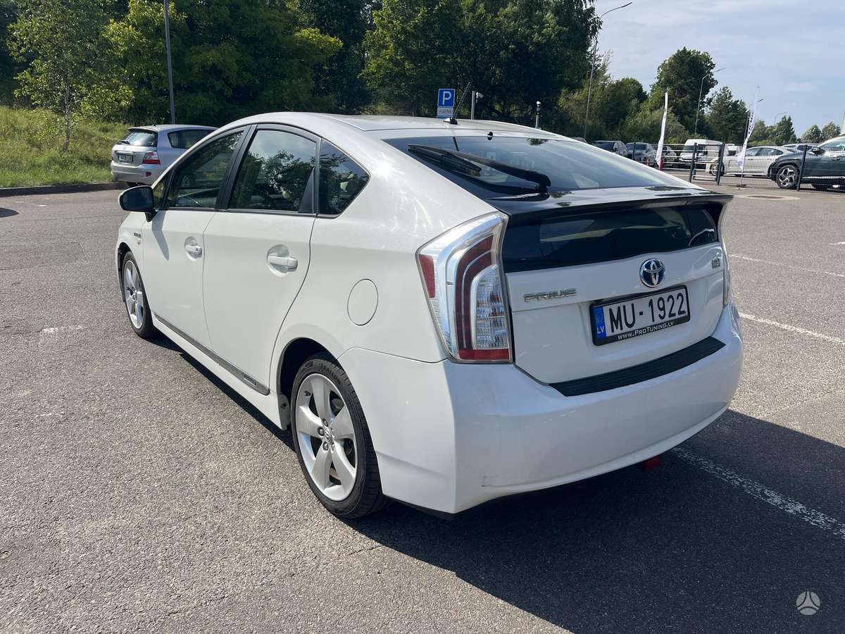 Toyota Prius - 3