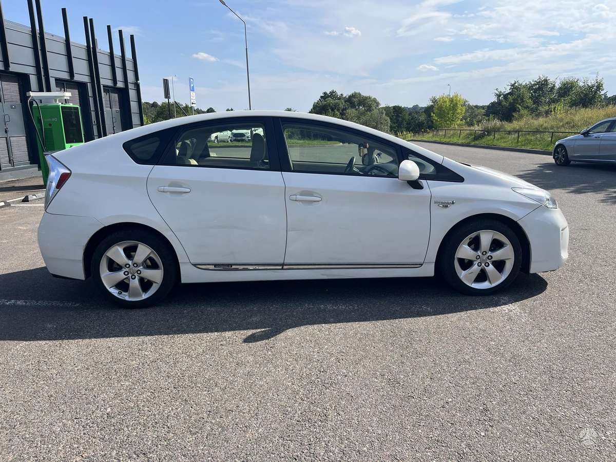 Toyota Prius - 5