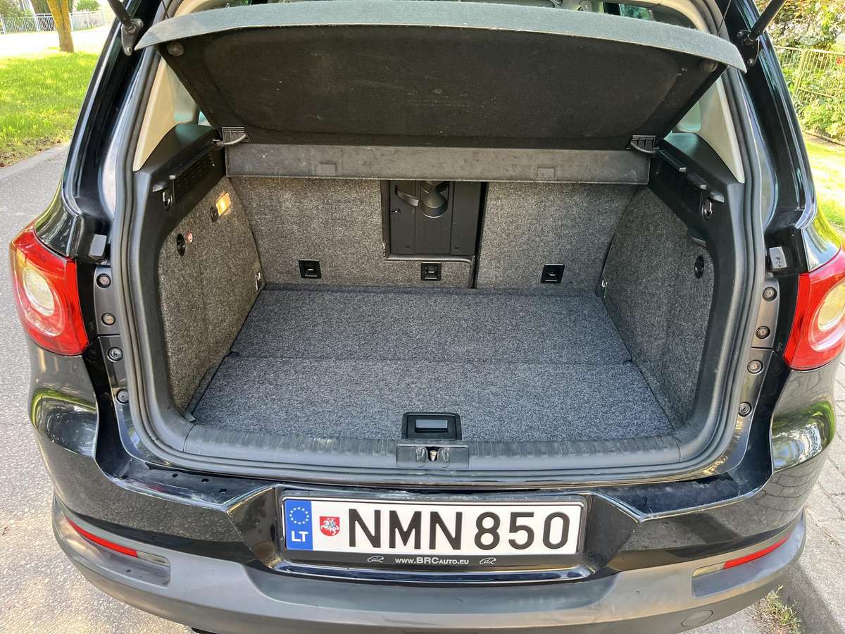 Volkswagen Tiguan - 8