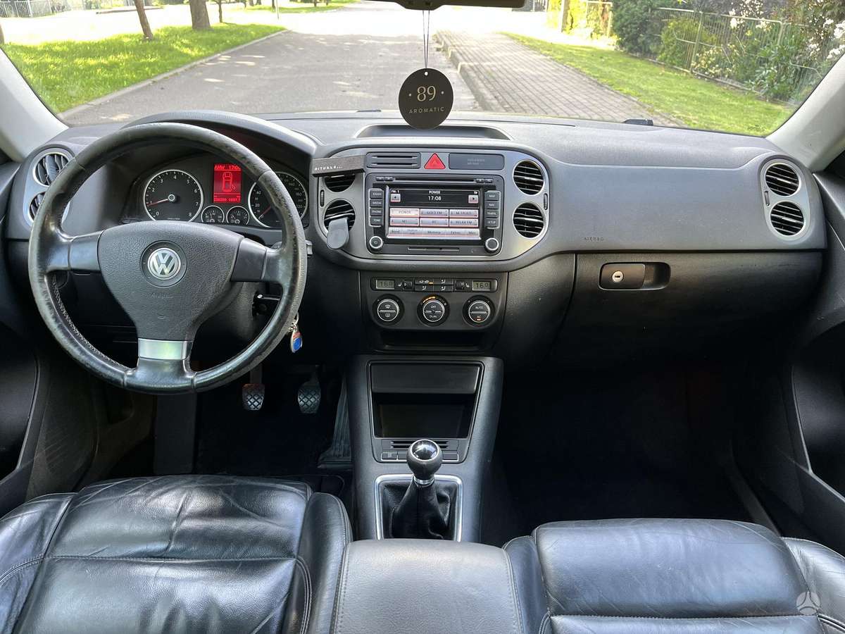 Volkswagen Tiguan - 10