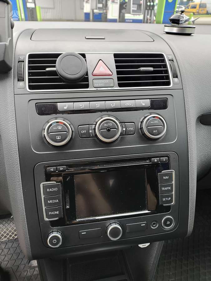 Volkswagen Touran - 11