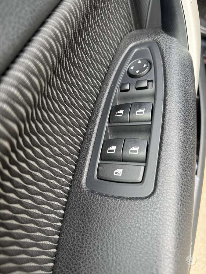 BMW 120, 2.0 l., hatchback
