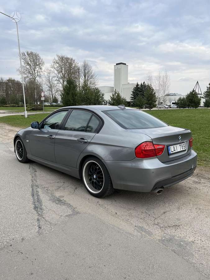 BMW 318, 2.0 l., Седан