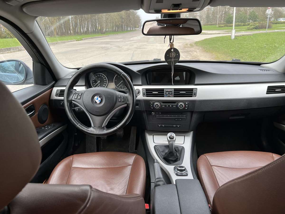 BMW 318, 2.0 l., Седан