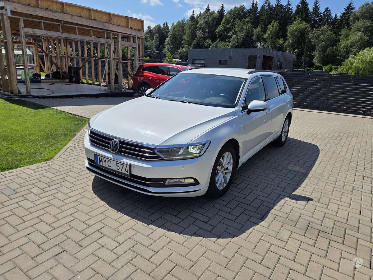 Volkswagen Passat - 1