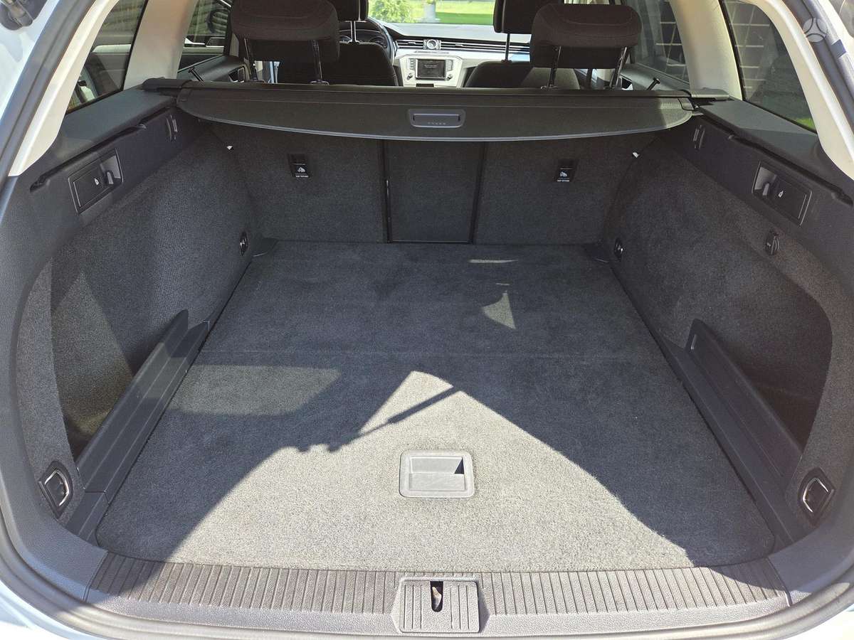 Volkswagen Passat - 9