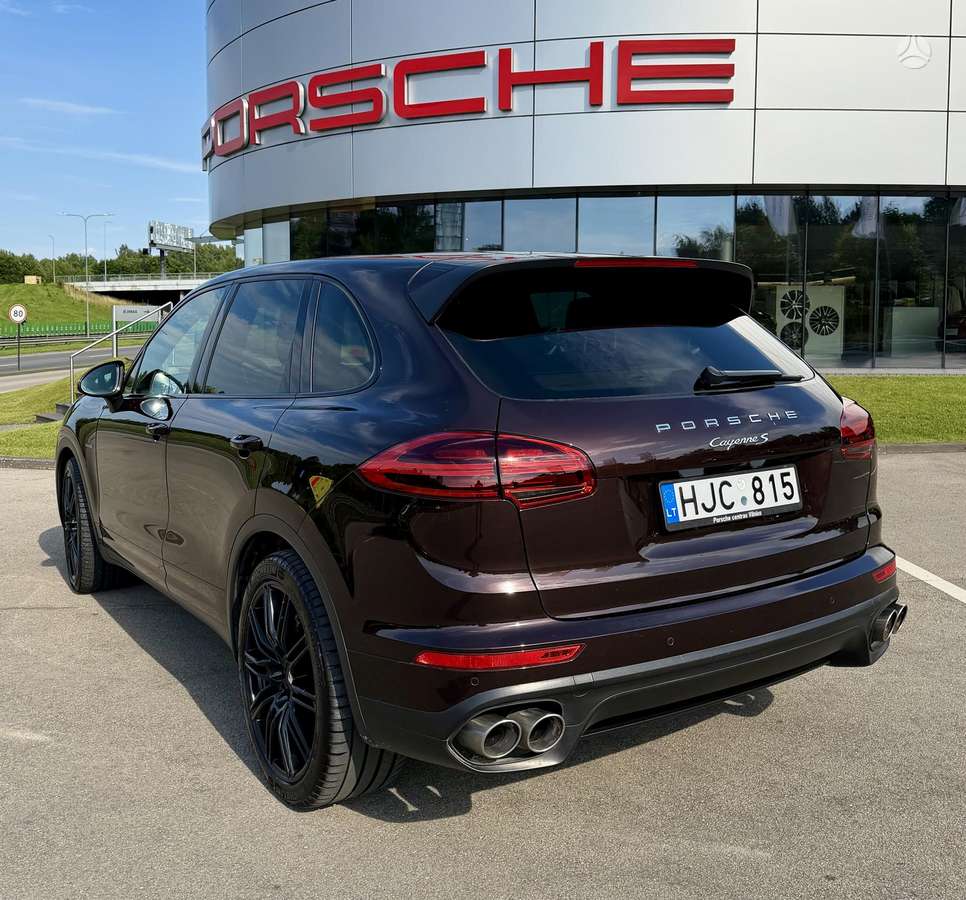 Porsche Cayenne - 4