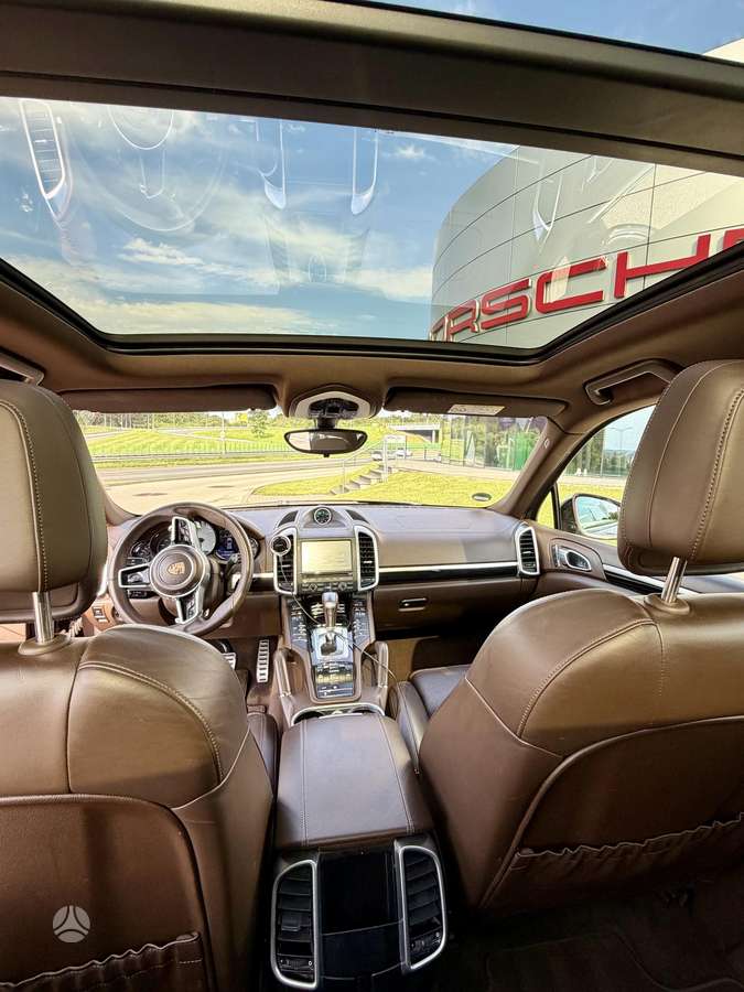 Porsche Cayenne - 9