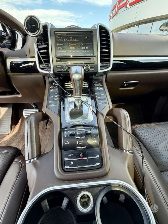 Porsche Cayenne - 10