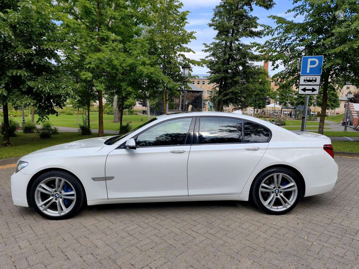 BMW 740, 3.0 l., Седан