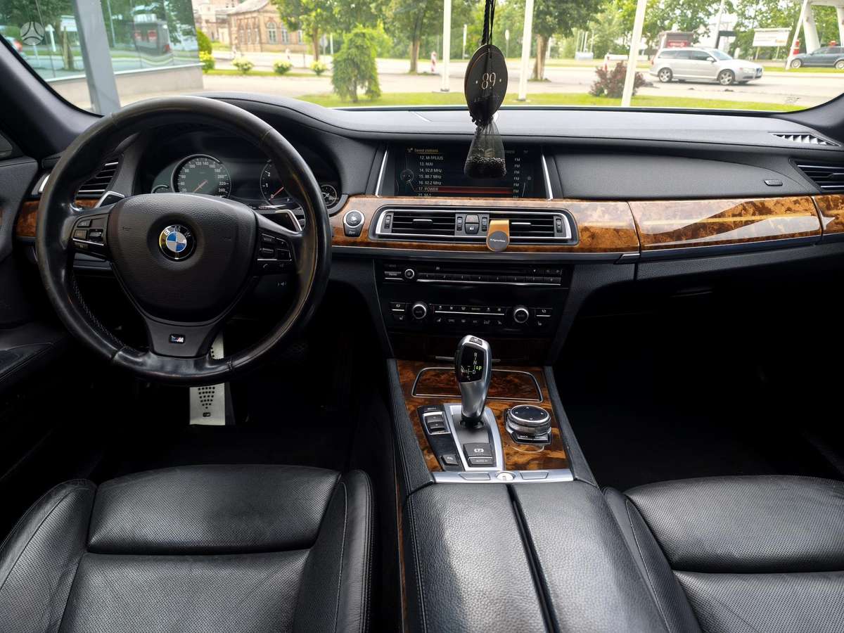 BMW 740, 3.0 l., Седан