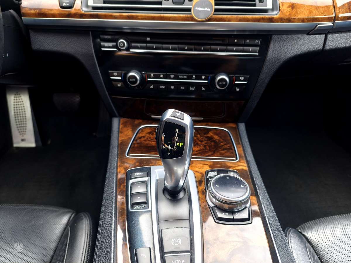 BMW 740, 3.0 l., Седан
