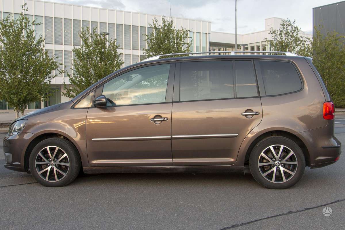 Volkswagen Touran - 1