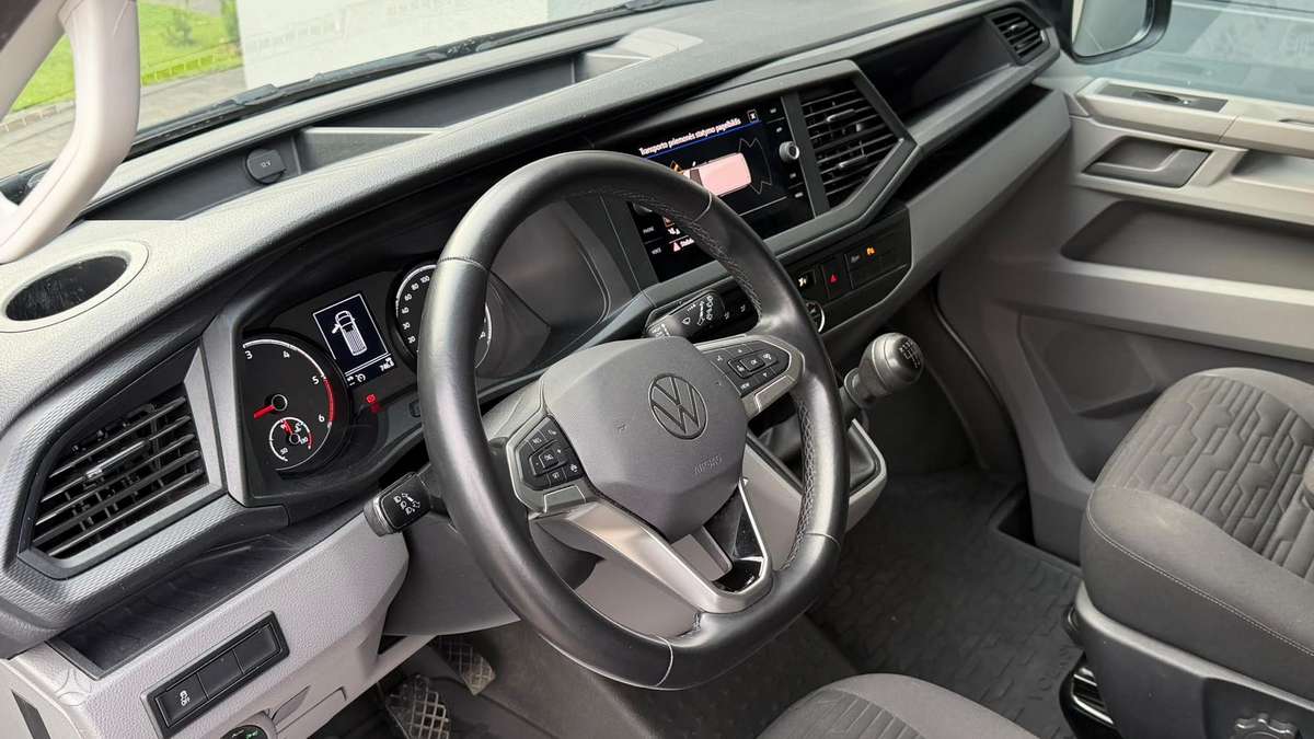 Volkswagen Caravelle - 9
