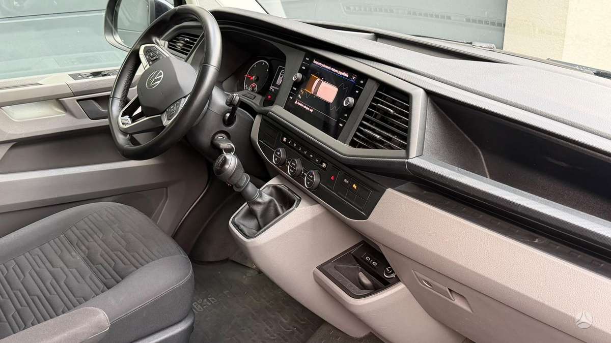 Volkswagen Caravelle - 11