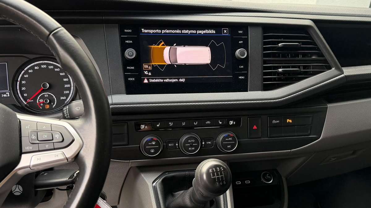 Volkswagen Caravelle - 12