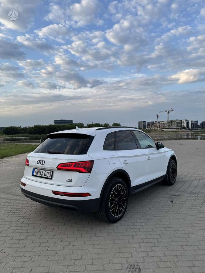 Audi Q5, 2.0 l., Внедорожник / Кроссовер