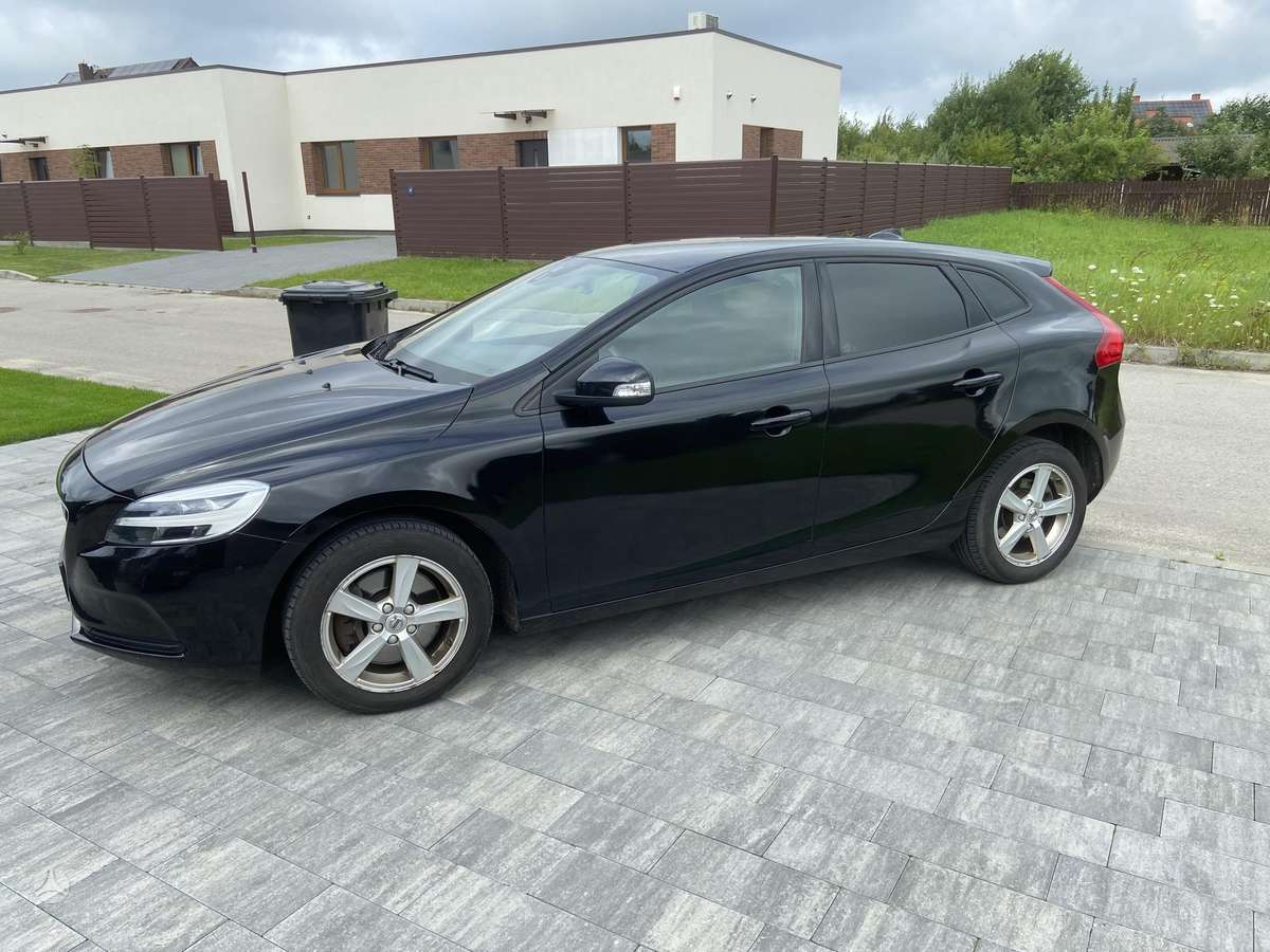 Volvo V40, 2.0 l., hatchback