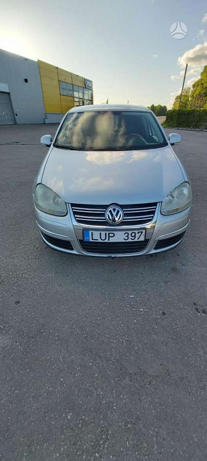Volkswagen Jetta - 1