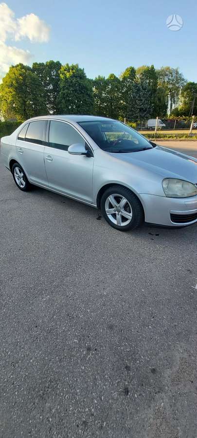 Volkswagen Jetta - 2