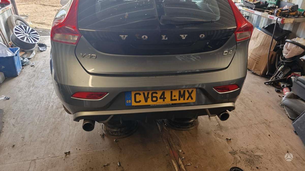 Volvo V40 dalimis. Volvo v40 r design