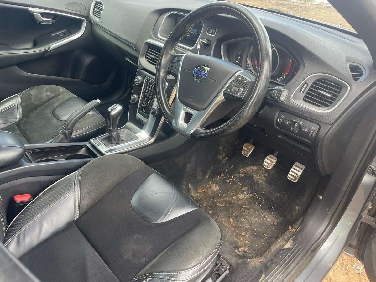Volvo V40 dalimis. Volvo v40 r design