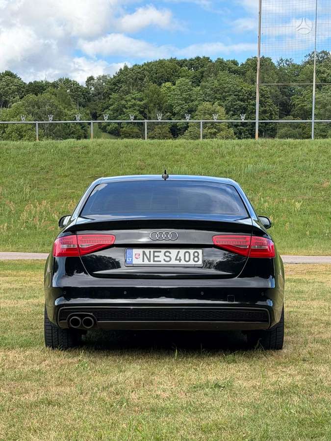 Audi A4, 2.0 l., saloon / sedan
