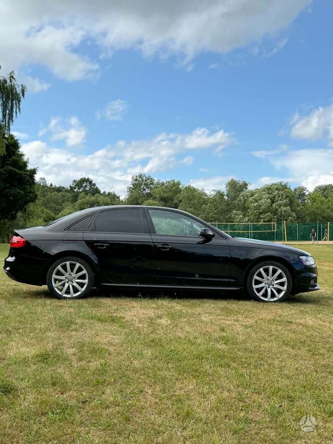 Audi A4, 2.0 l., saloon / sedan
