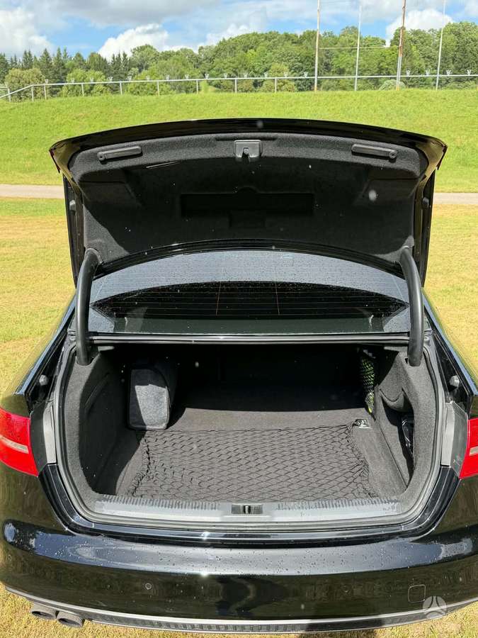 Audi A4, 2.0 l., saloon / sedan